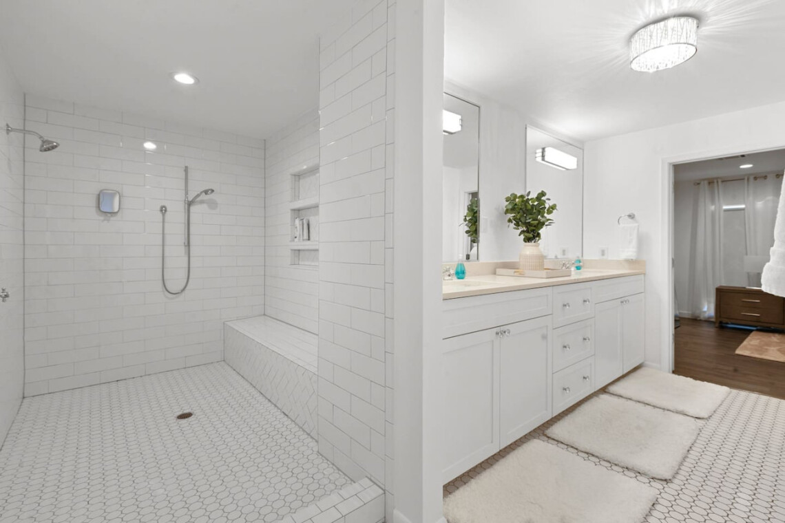 Travis Heights Home w/ Pool, Screened porch & Walk to South Congress