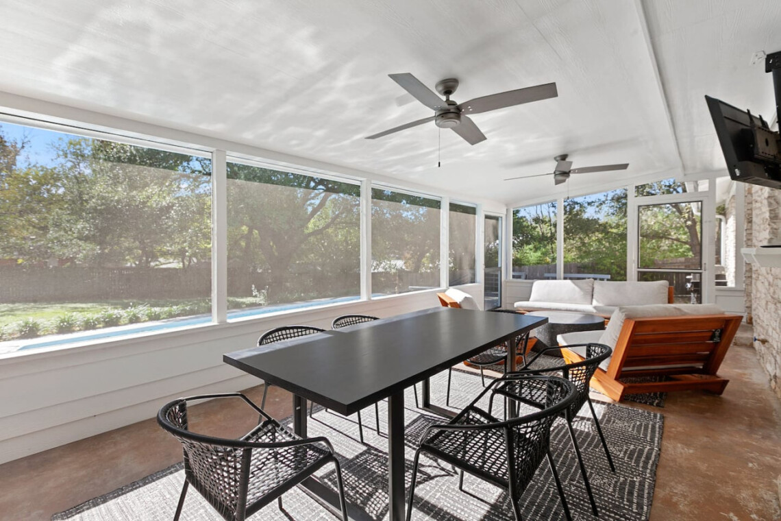 Travis Heights Home w/ Pool, Screened porch & Walk to South Congress