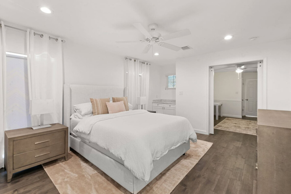 Travis Heights Home w/ Pool, Screened porch & Walk to South Congress