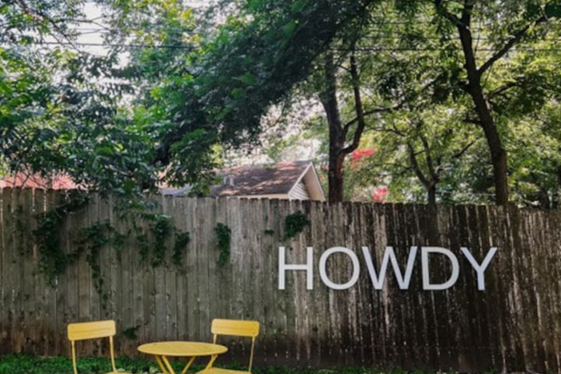 Travis Heights Home w/ Pool, Screened porch & Walk to South Congress