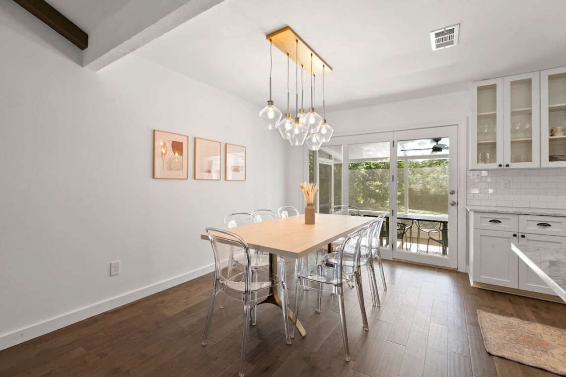 Travis Heights Home w/ Pool, Screened porch & Walk to South Congress