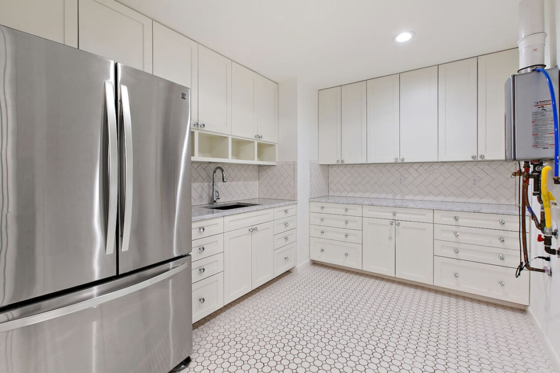 Travis Heights Home w/ Pool, Screened porch & Walk to South Congress